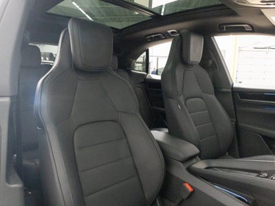 2025 Porsche Macan 4S Electric
