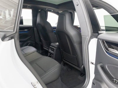 2025 Porsche Macan 4S Electric