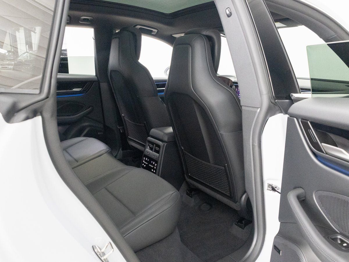 2025 Porsche Macan 4S Electric