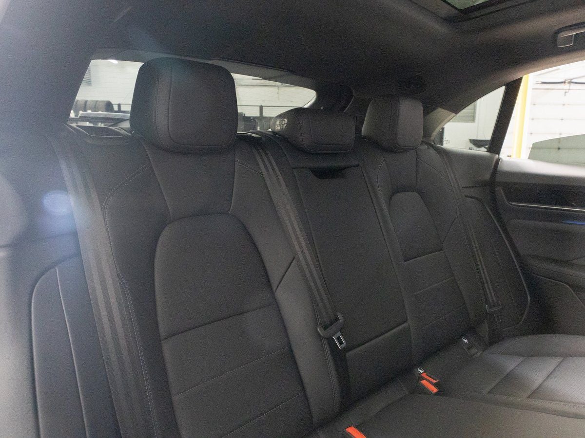 2025 Porsche Macan 4S Electric