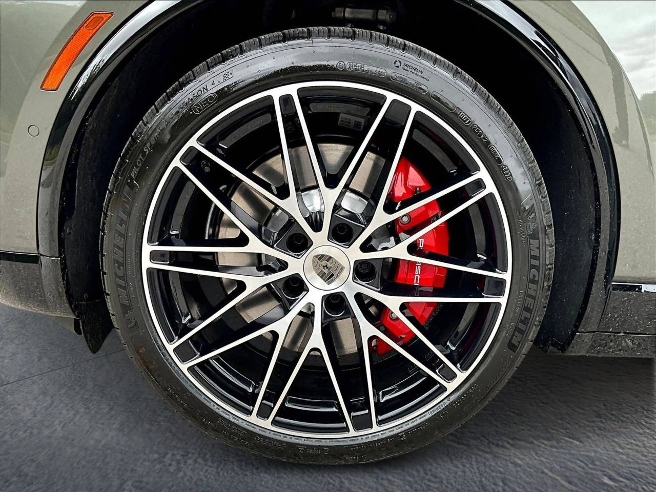 2025 Porsche Macan Macan Turbo Electric