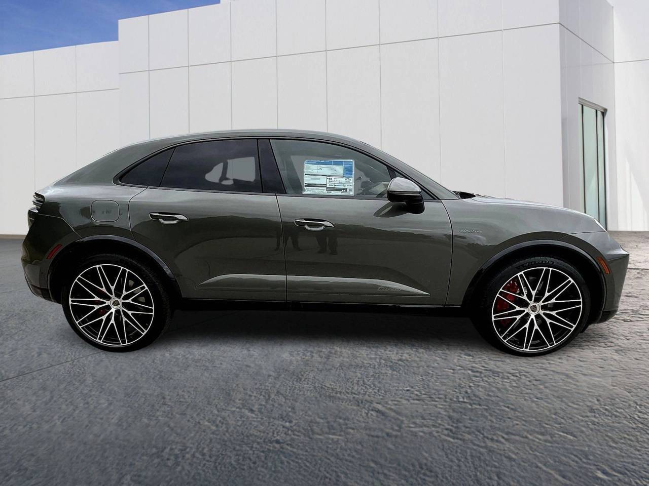 2025 Porsche Macan Macan Turbo Electric