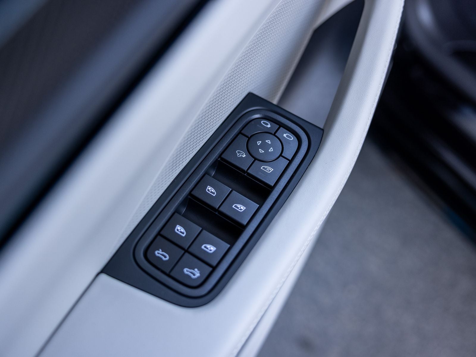 2026 Porsche Macan Turbo Electric