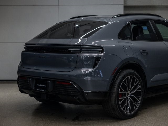 2025 Porsche Macan Macan Turbo Electric