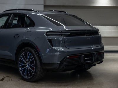 2025 Porsche Macan Macan Turbo Electric