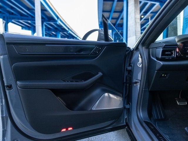 2025 Porsche Macan Macan Turbo Electric