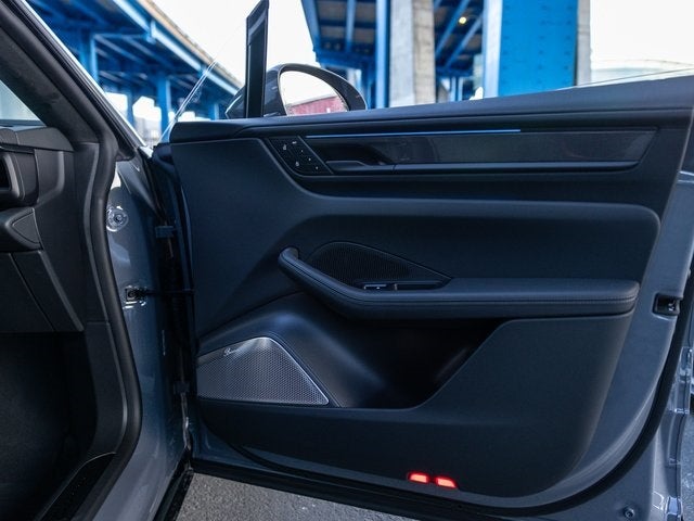 2025 Porsche Macan Macan Turbo Electric