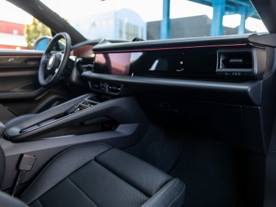 2026 Porsche Macan Macan Turbo Electric
