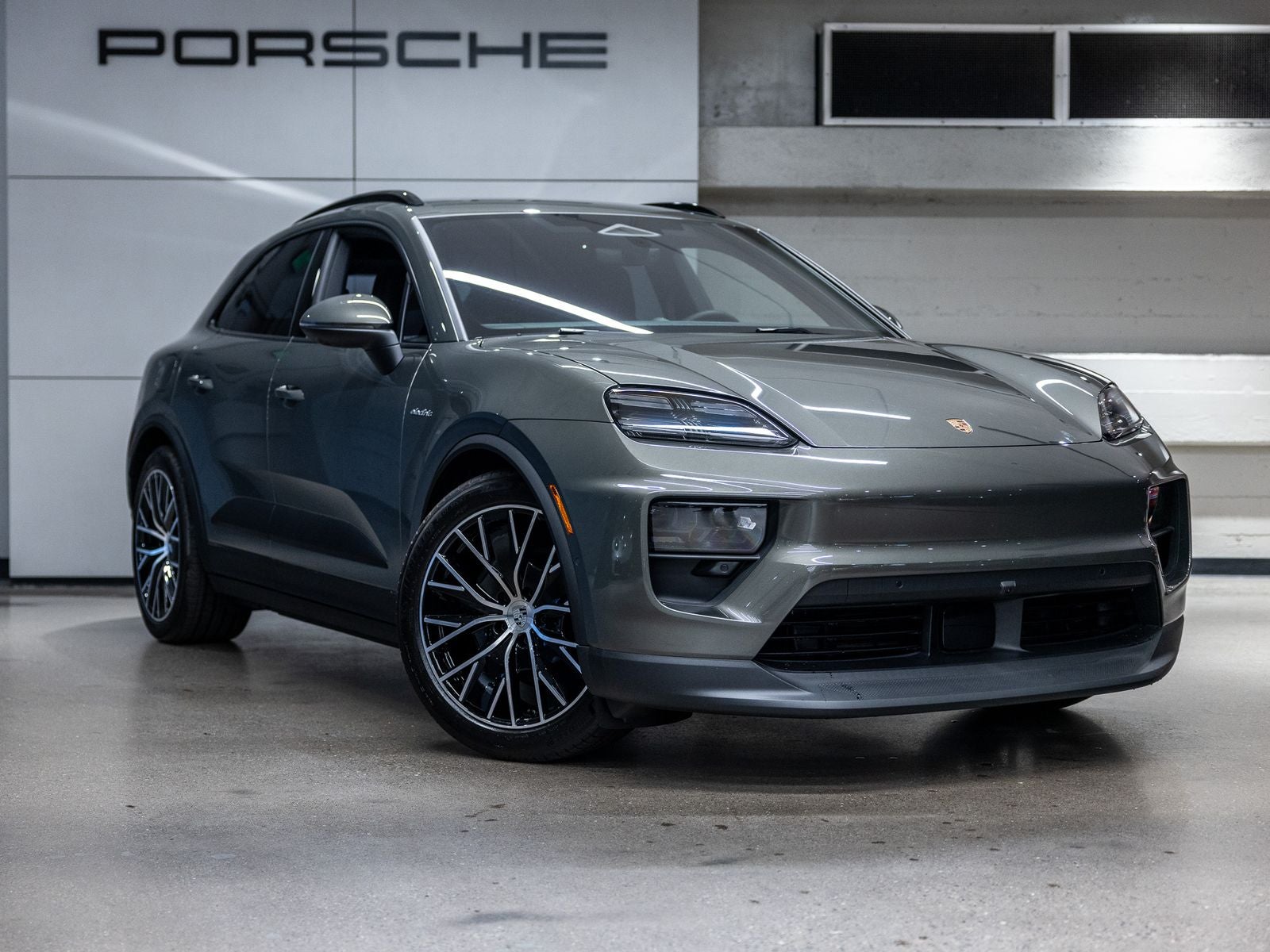 2025 Porsche Macan Base - Photo 10