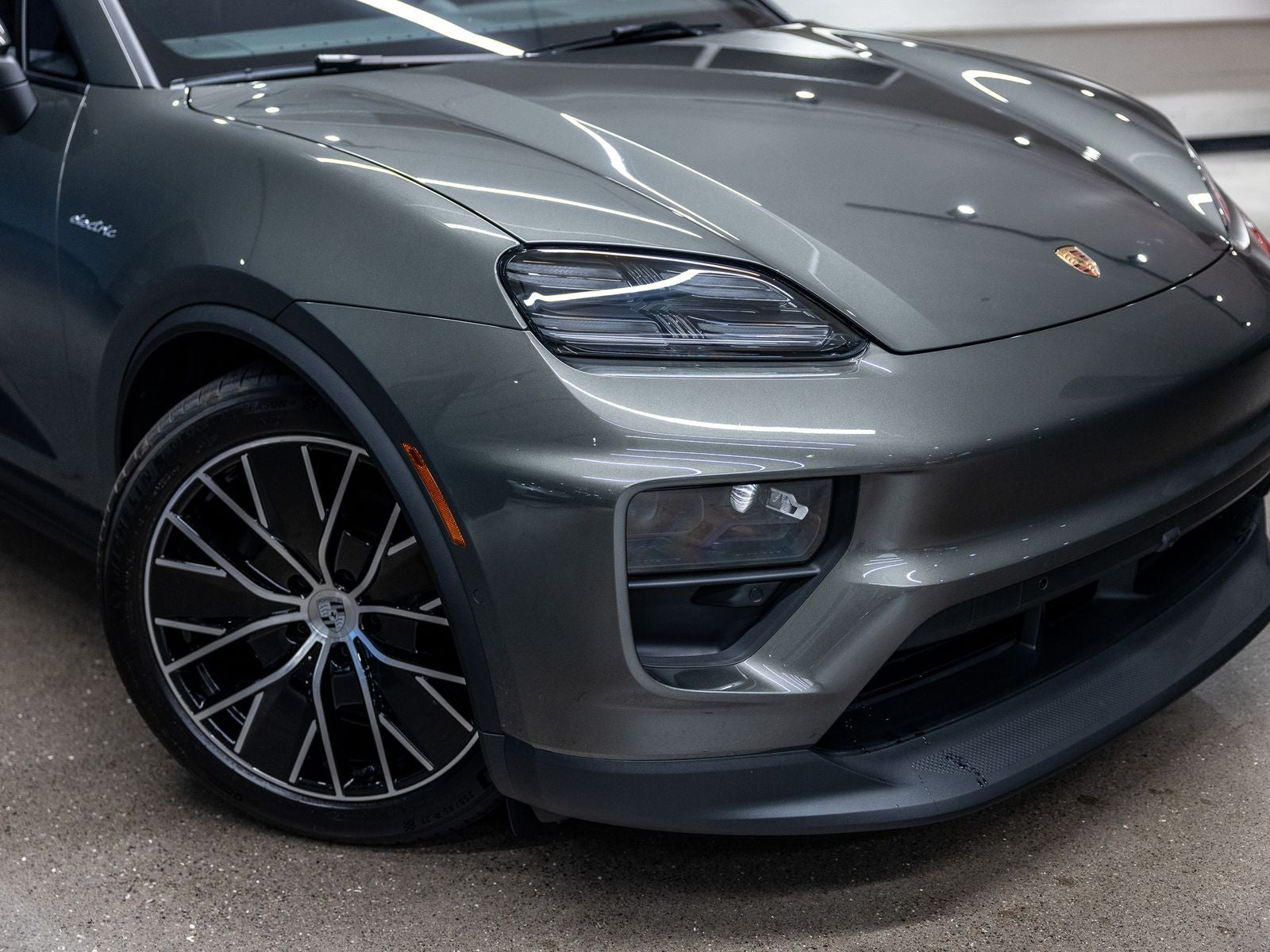 2025 Porsche Macan Base - Photo 16