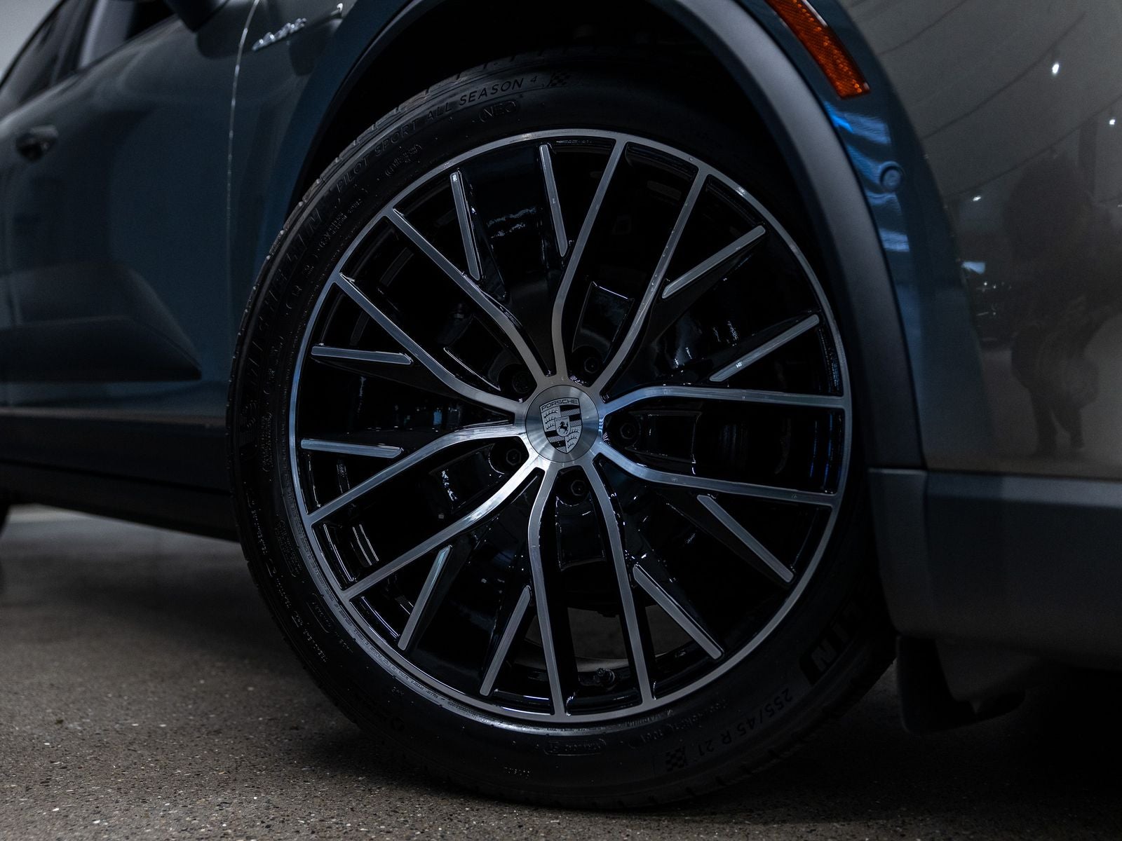 2025 Porsche Macan Base - Photo 17