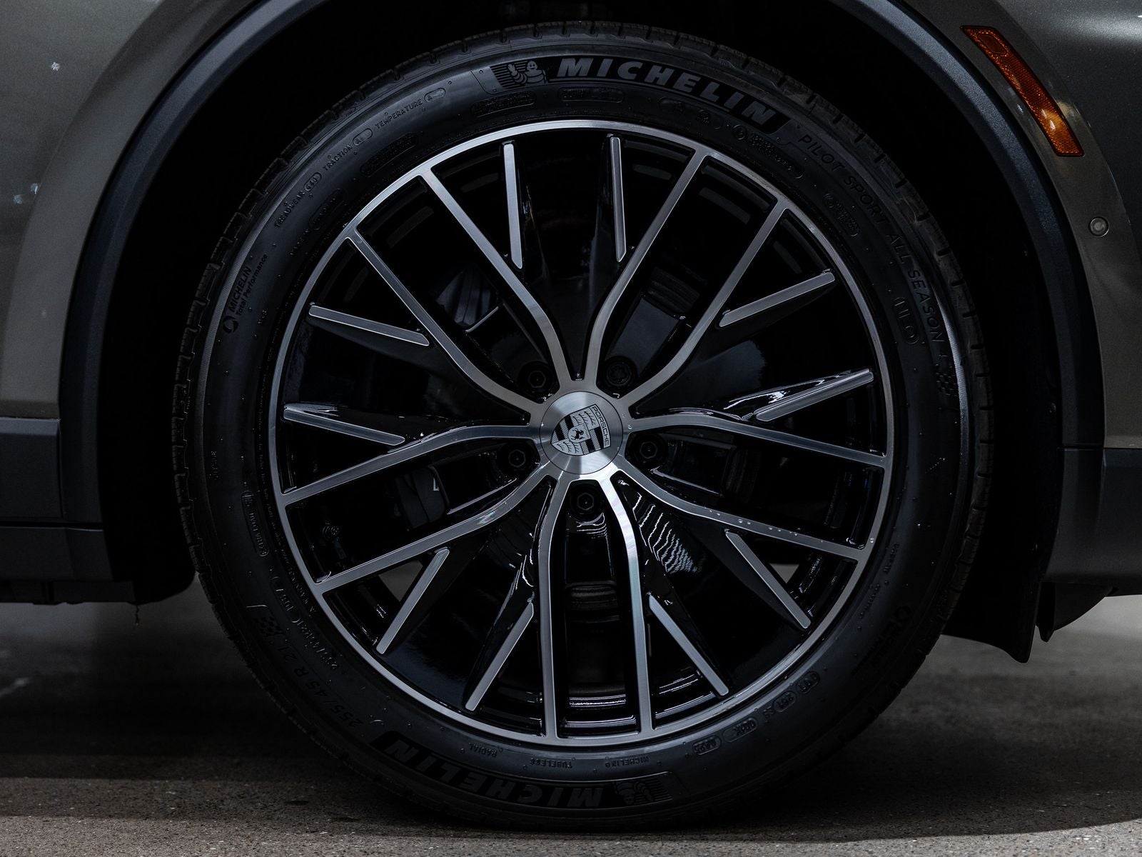 2025 Porsche Macan Base - Photo 19