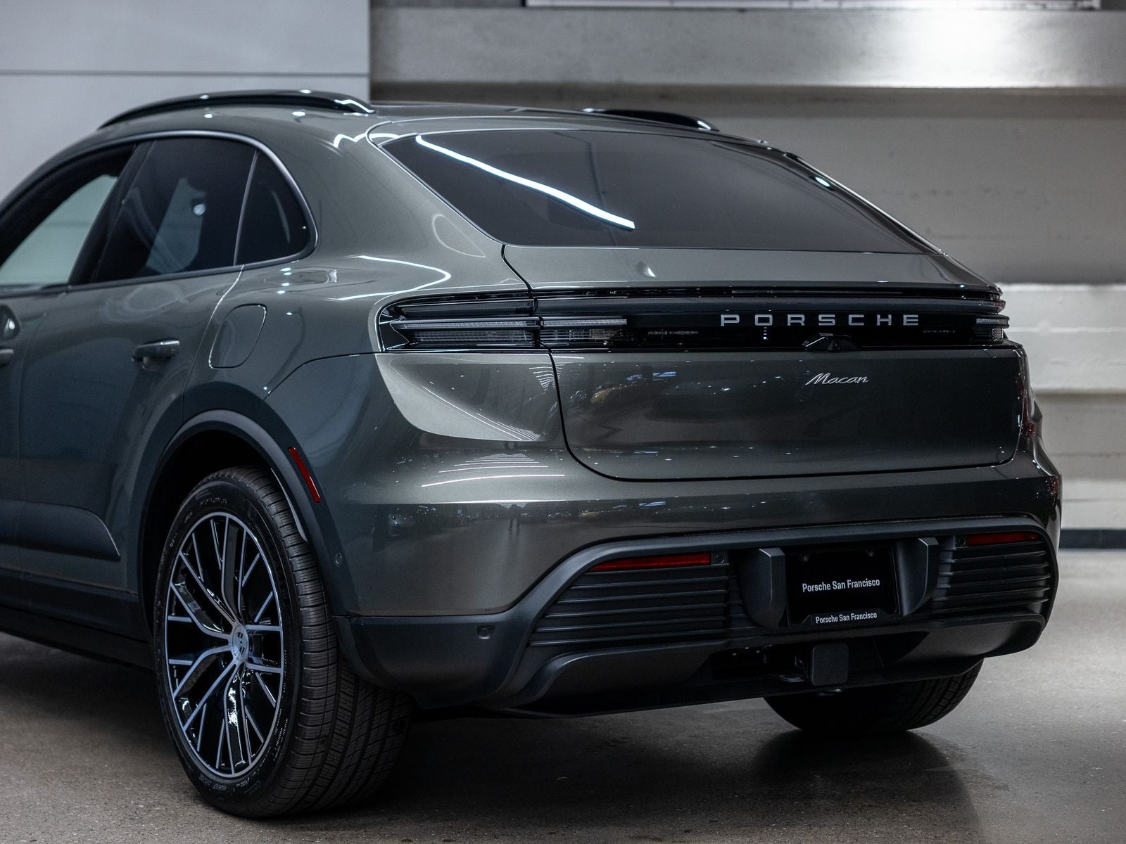 2025 Porsche Macan Base - Photo 24