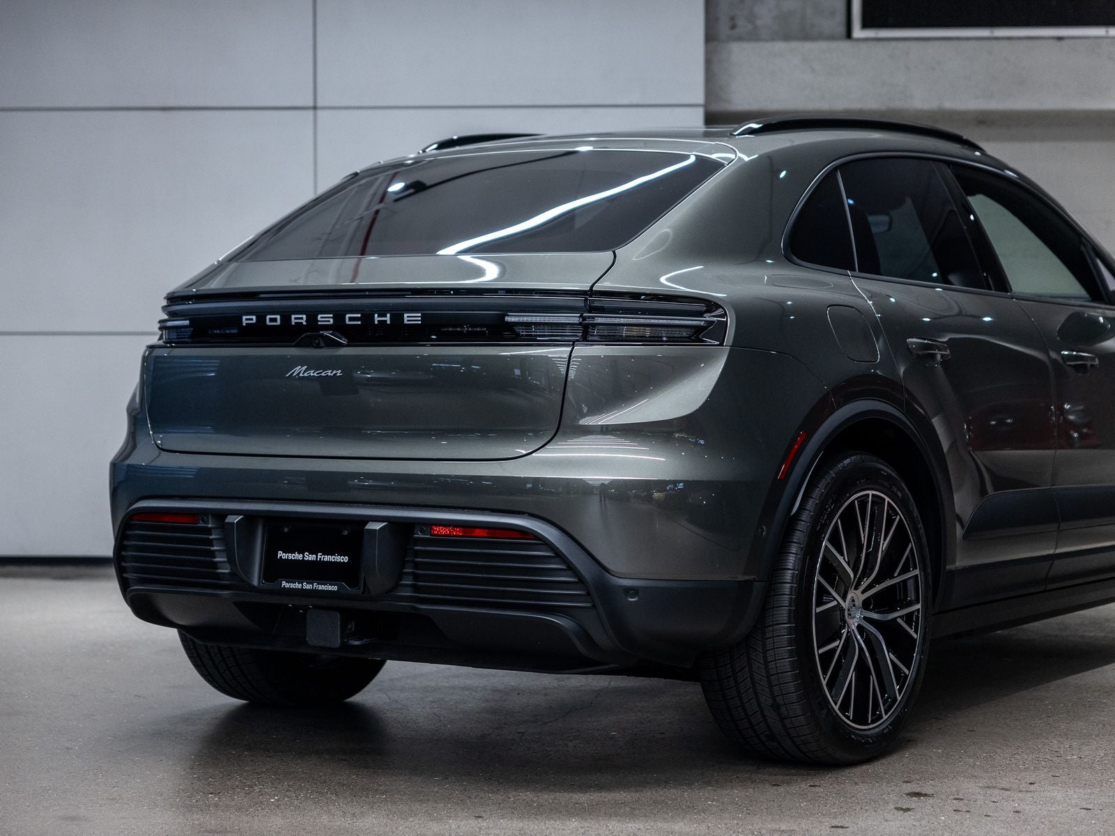 2025 Porsche Macan Base - Photo 25
