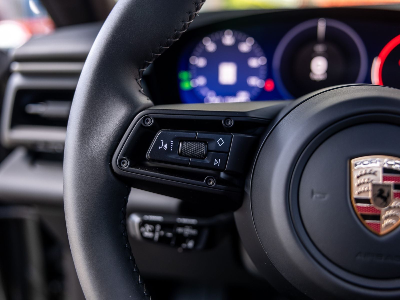 2025 Porsche Macan Base - Photo 37