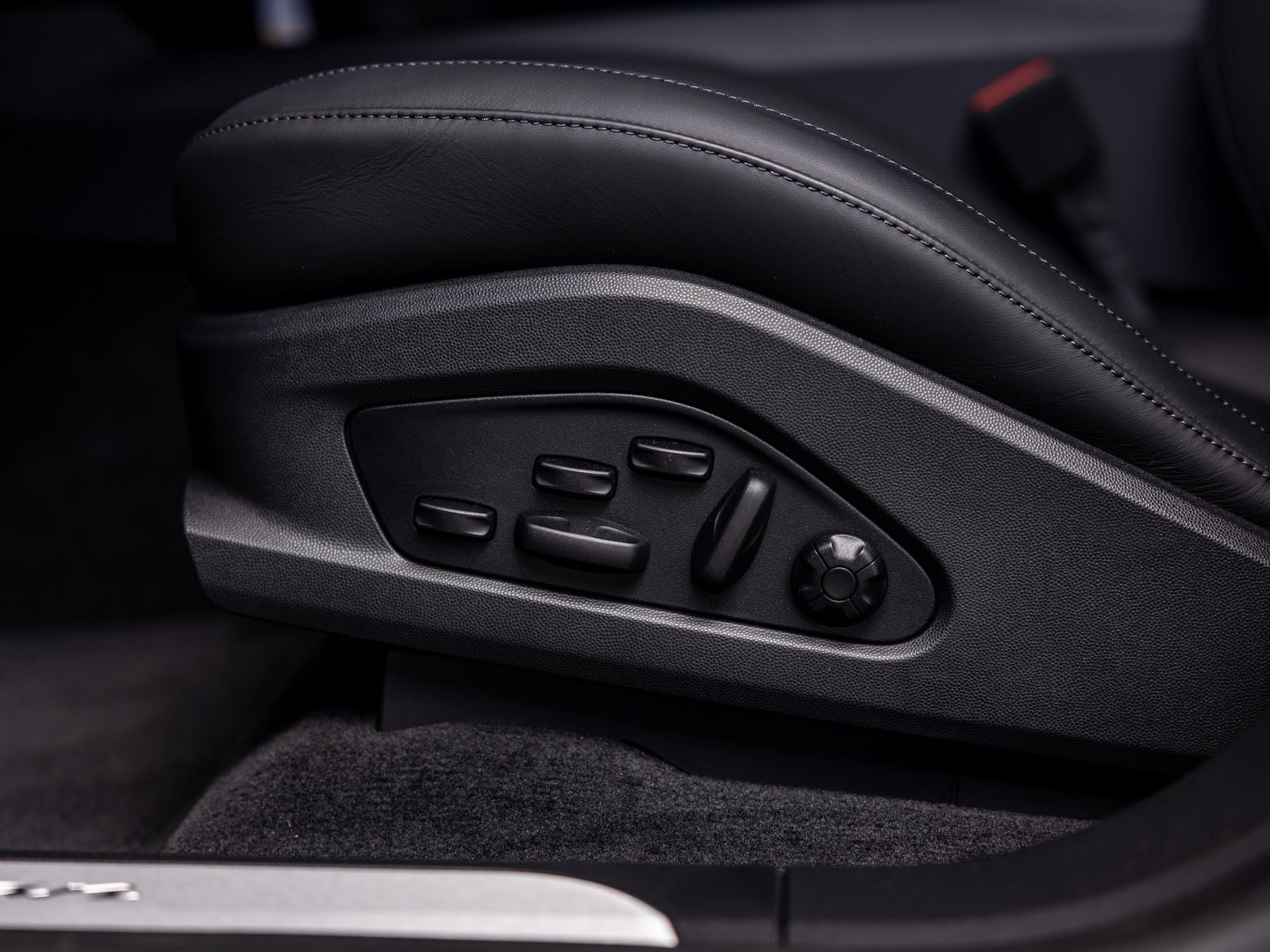 2025 Porsche Macan Base - Photo 41