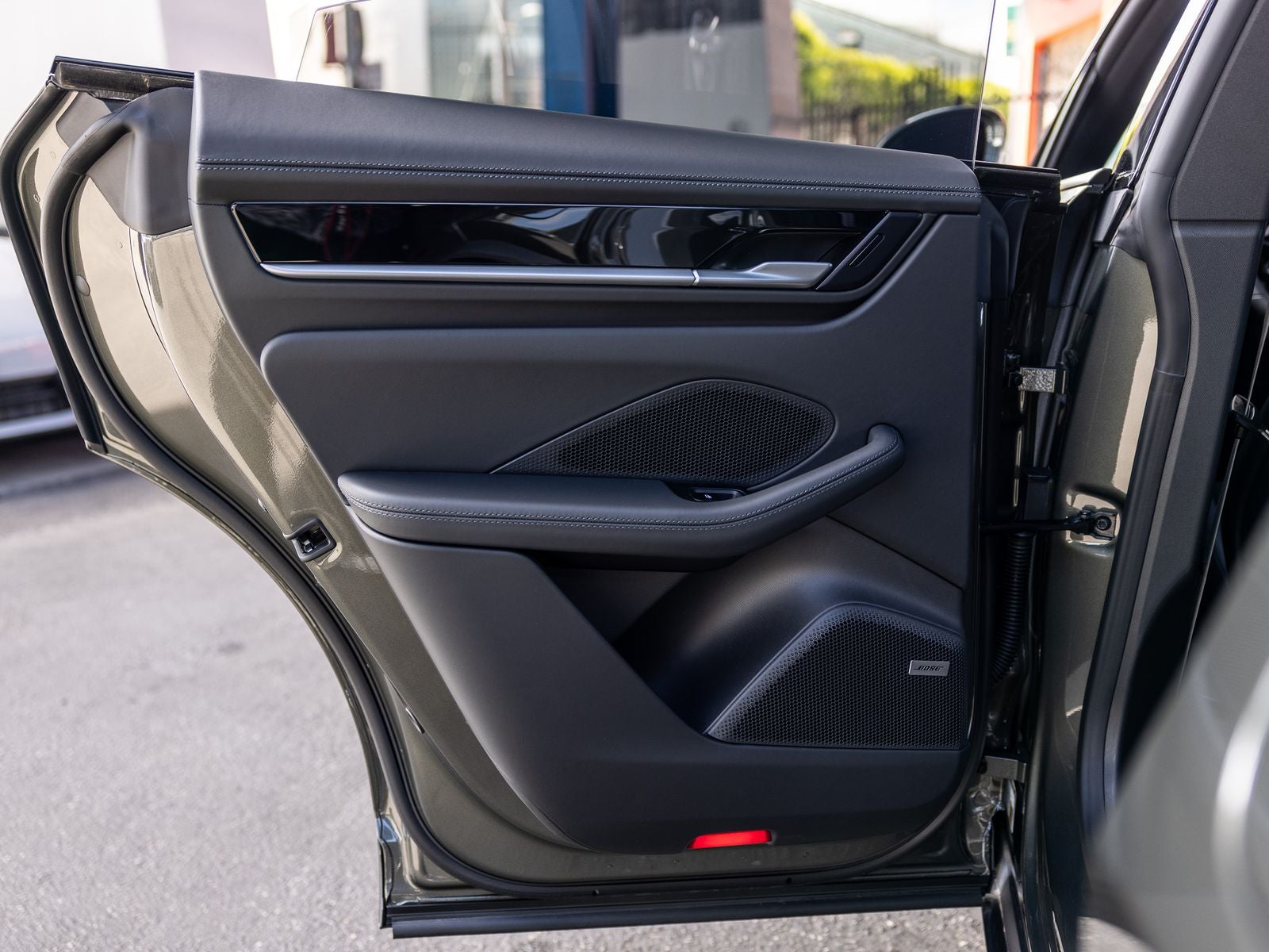 2025 Porsche Macan Base - Photo 42