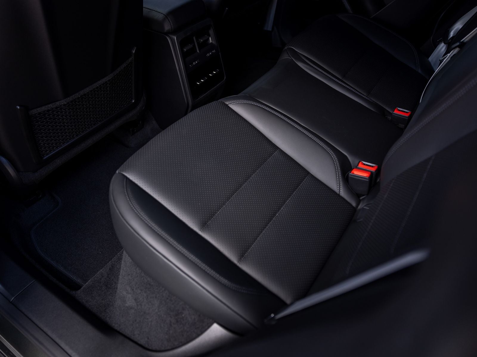2025 Porsche Macan Base - Photo 43