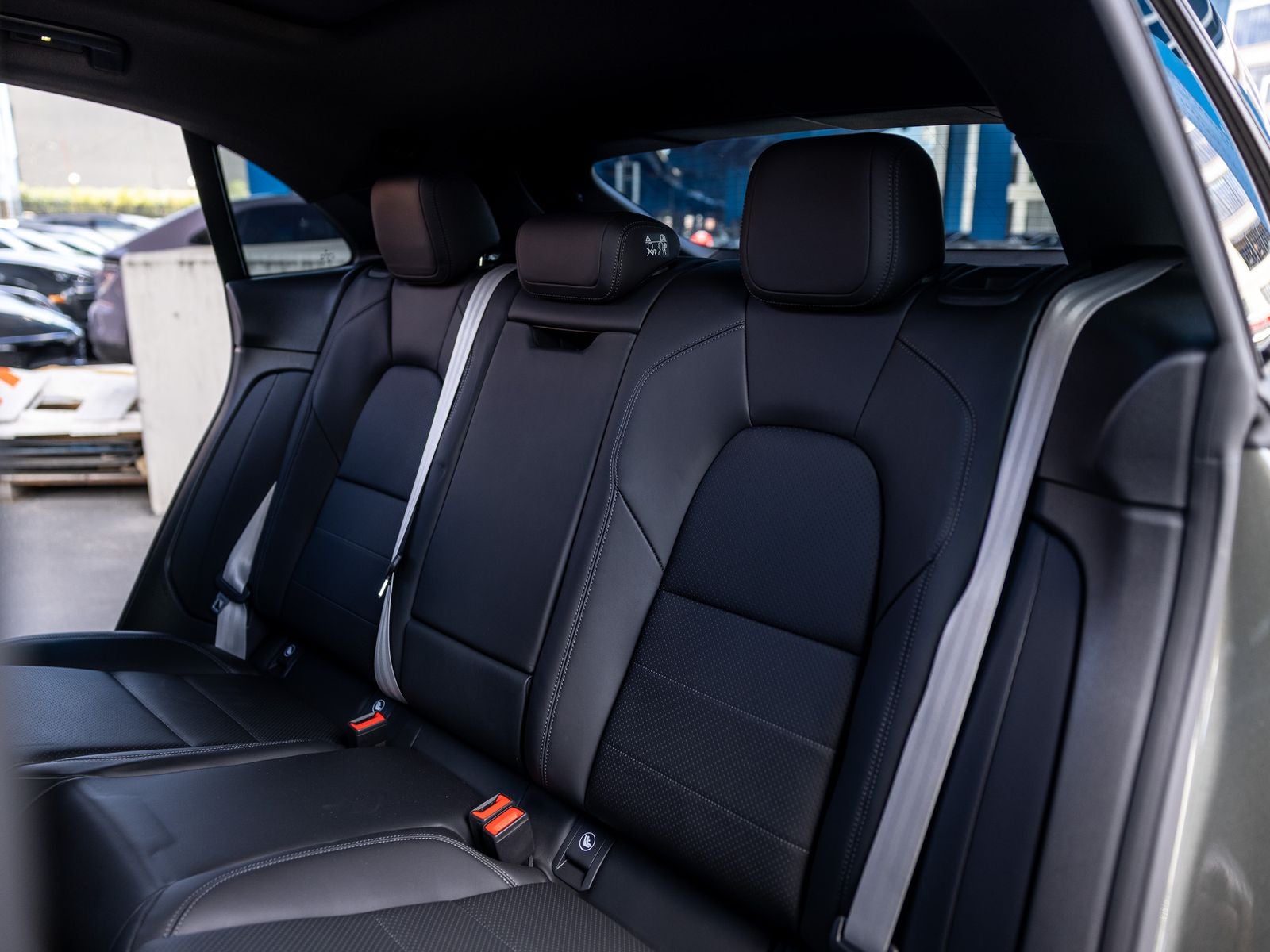 2025 Porsche Macan Base - Photo 44