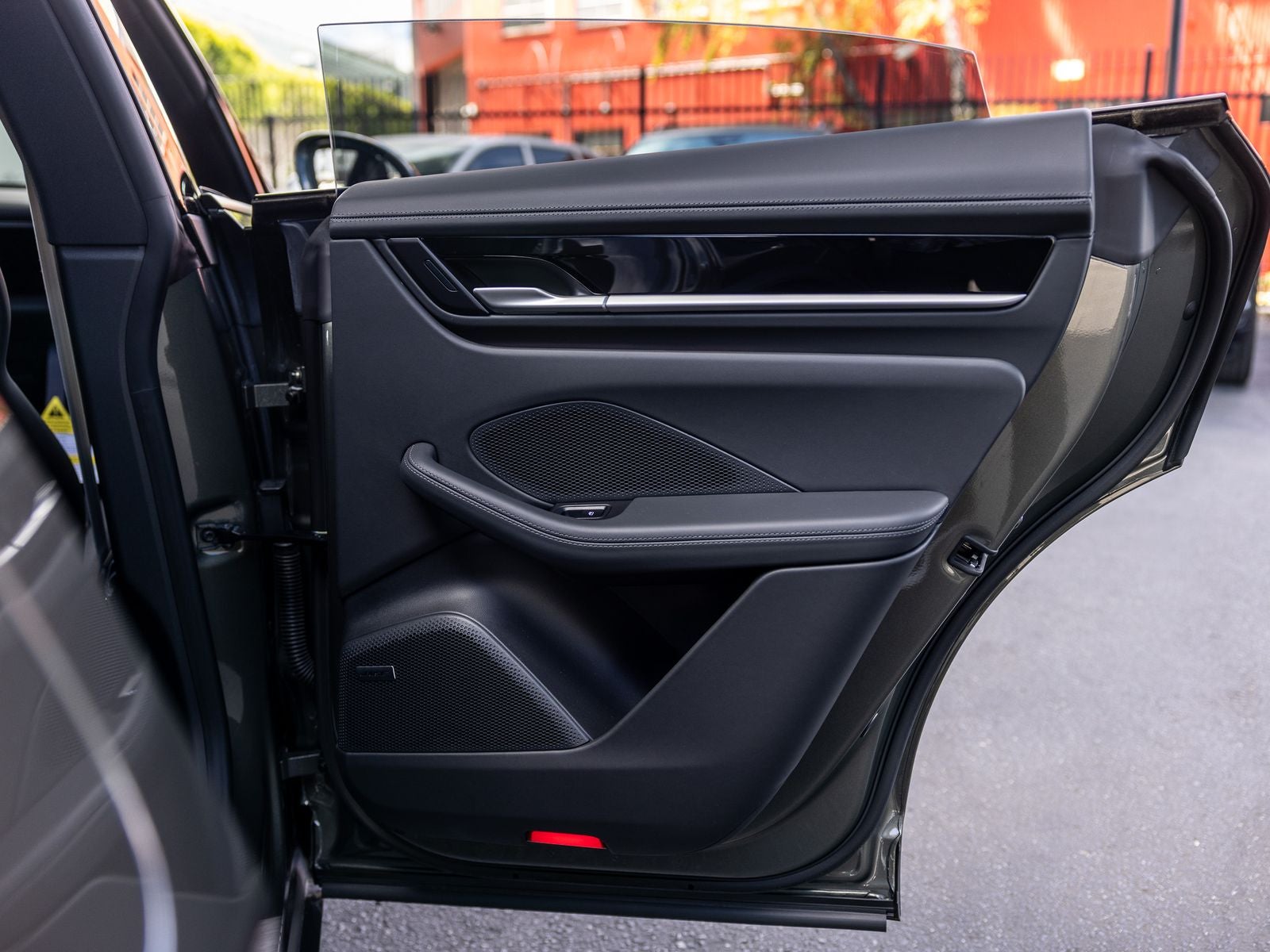 2025 Porsche Macan Base - Photo 45