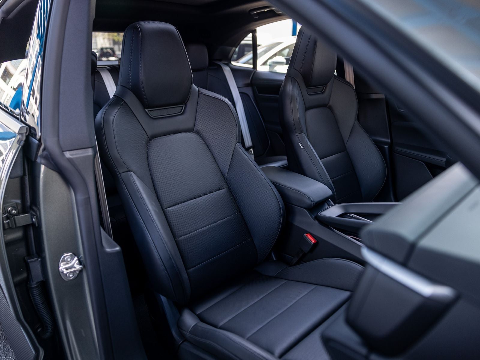 2025 Porsche Macan Base - Photo 51