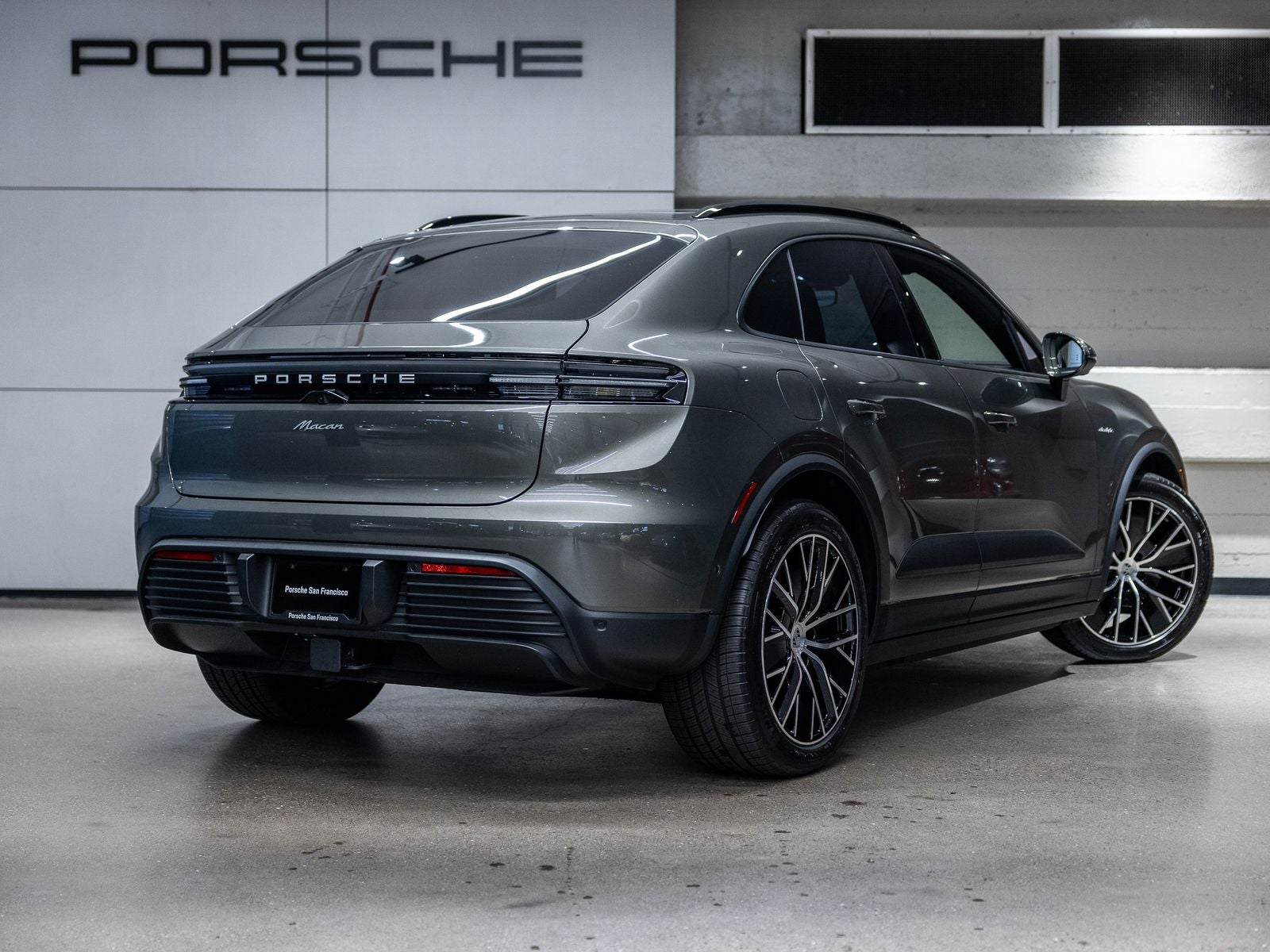2025 Porsche Macan Base - Photo 8