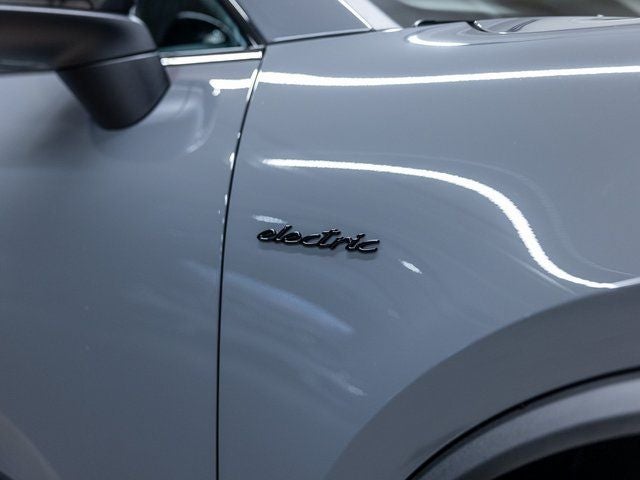 2025 Porsche Macan Macan Electric