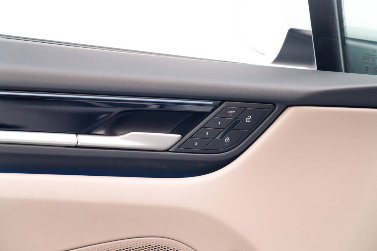 2025 Porsche Macan Macan Electric