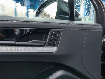2026 Porsche Cayenne E-Hybrid Base