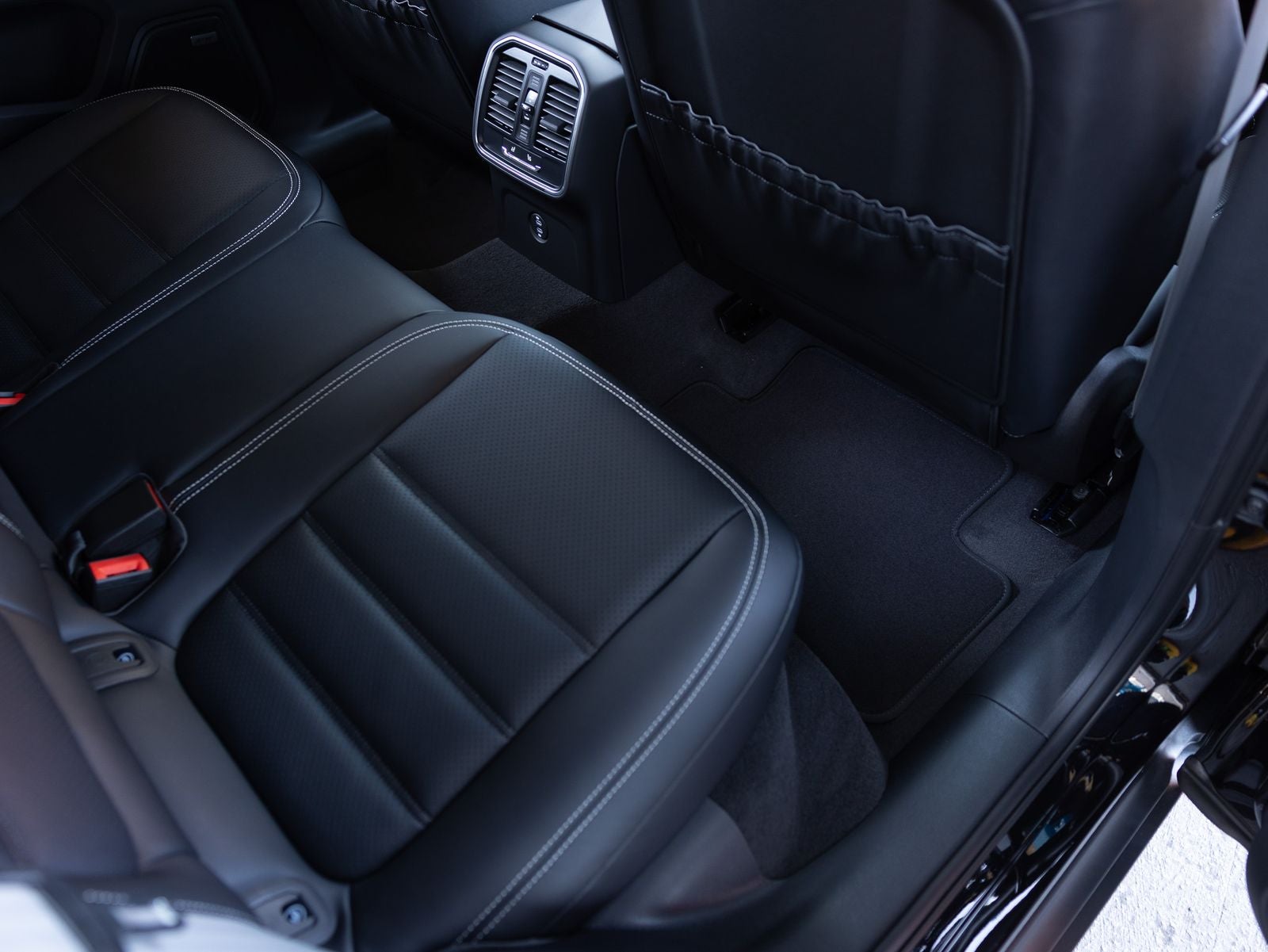 2025 Porsche Macan S