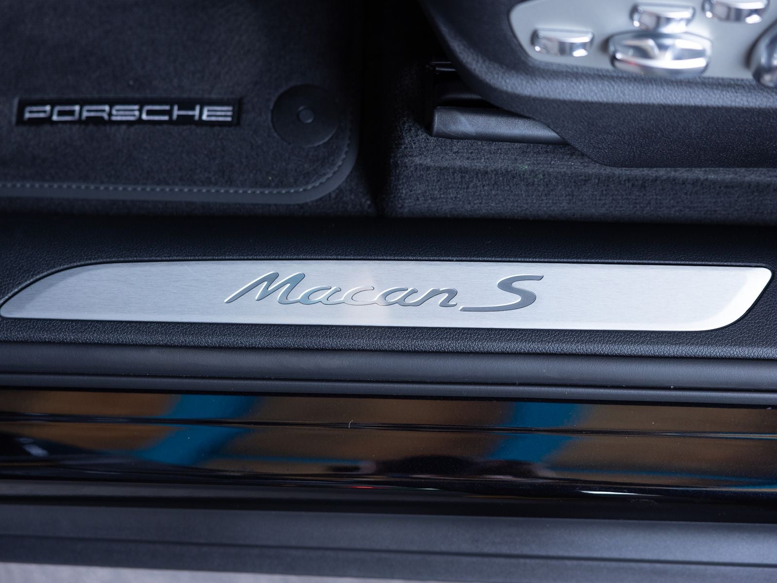2025 Porsche Macan S