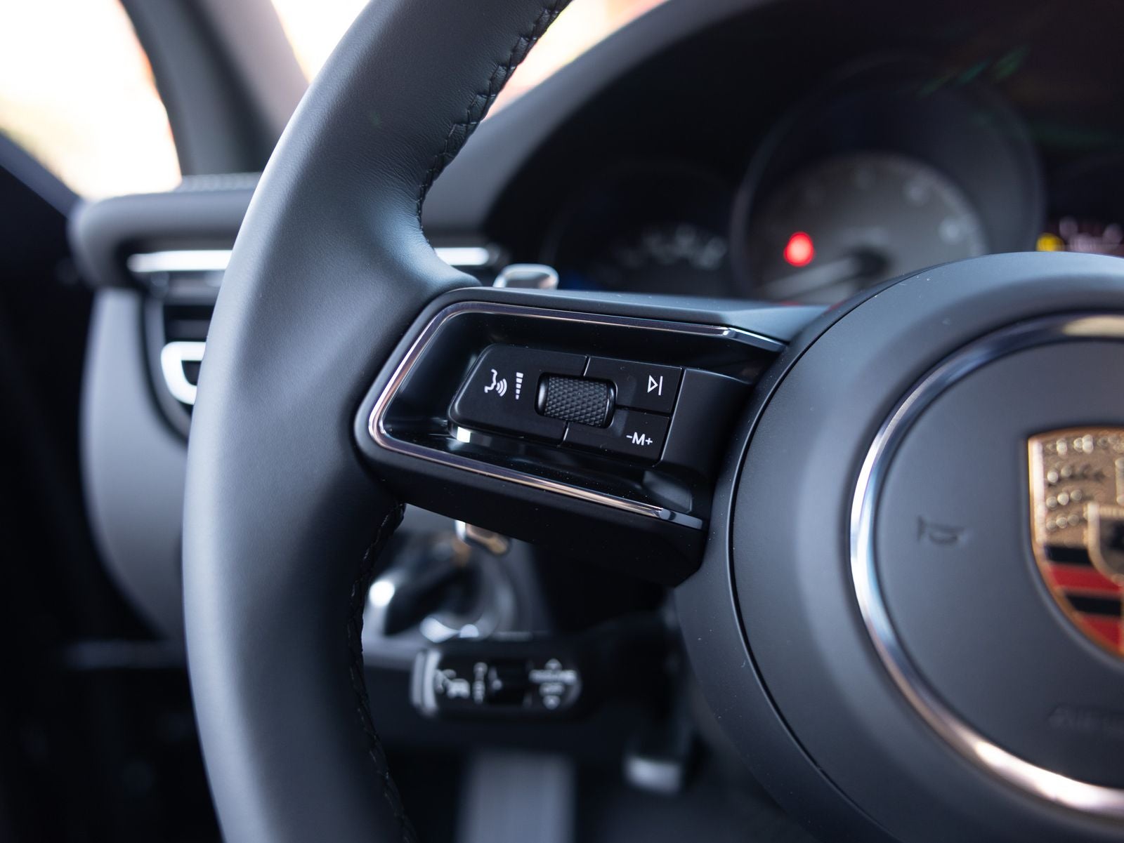 2025 Porsche Macan S