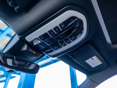 2025 Porsche Macan Macan S