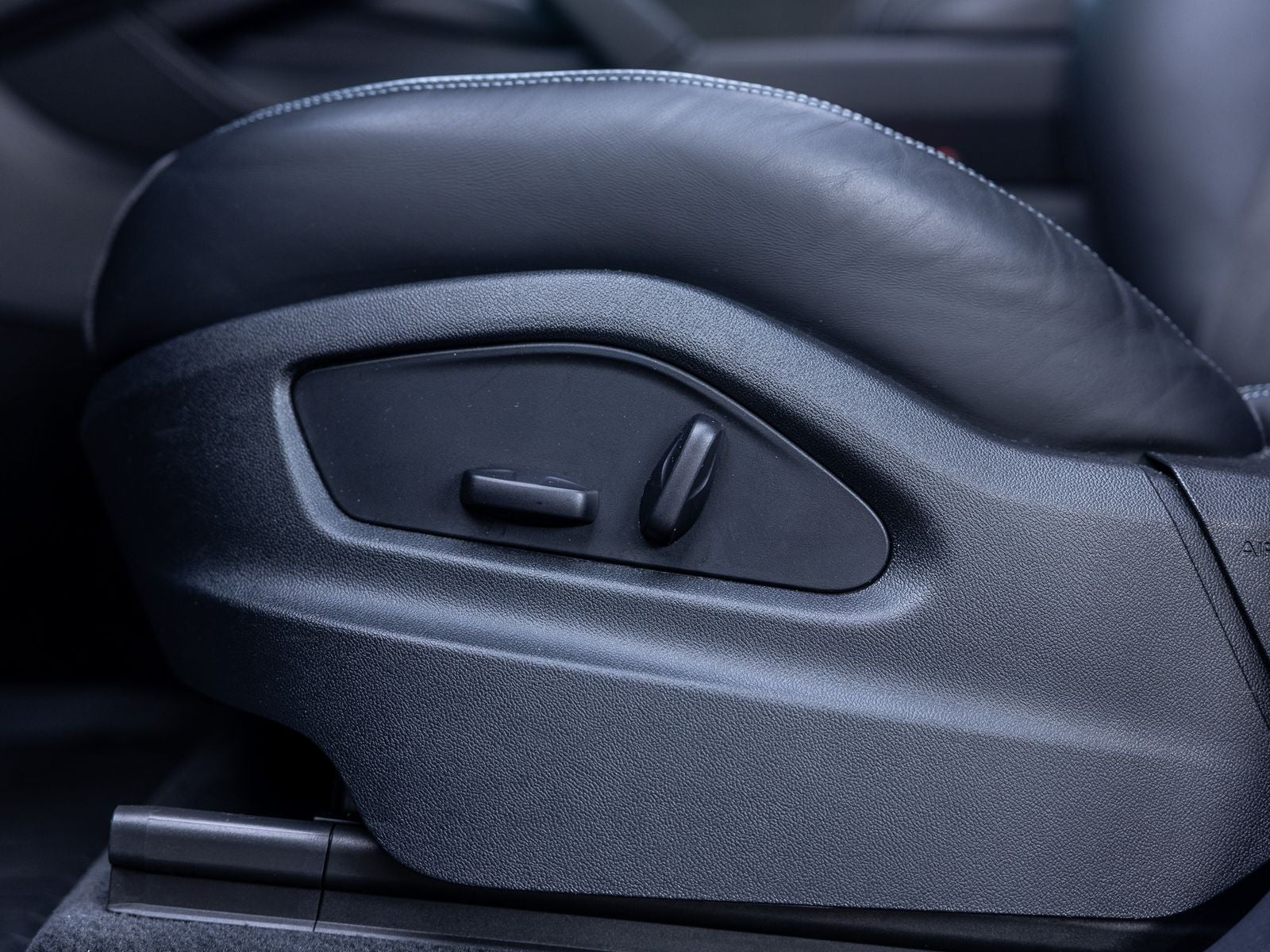 2025 Porsche Cayenne GTS