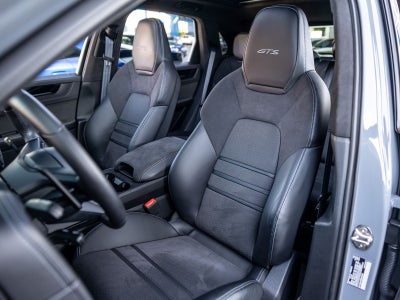 2025 Porsche Cayenne GTS