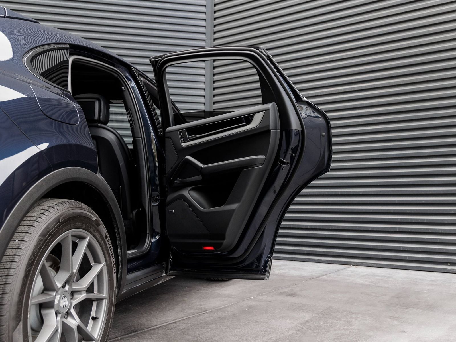 2025 Porsche Cayenne Coupe Base
