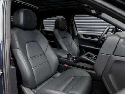 2025 Porsche Cayenne Coupe Base