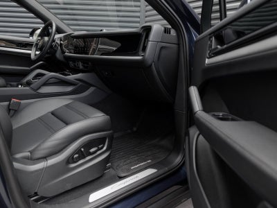 2025 Porsche Cayenne Coupe Base