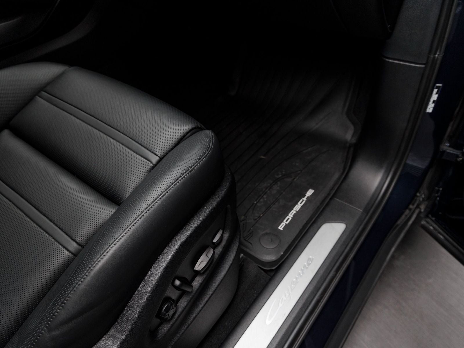 2025 Porsche Cayenne Coupe Base