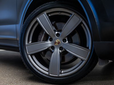 2023 Porsche Cayenne Coupe Platinum Edition