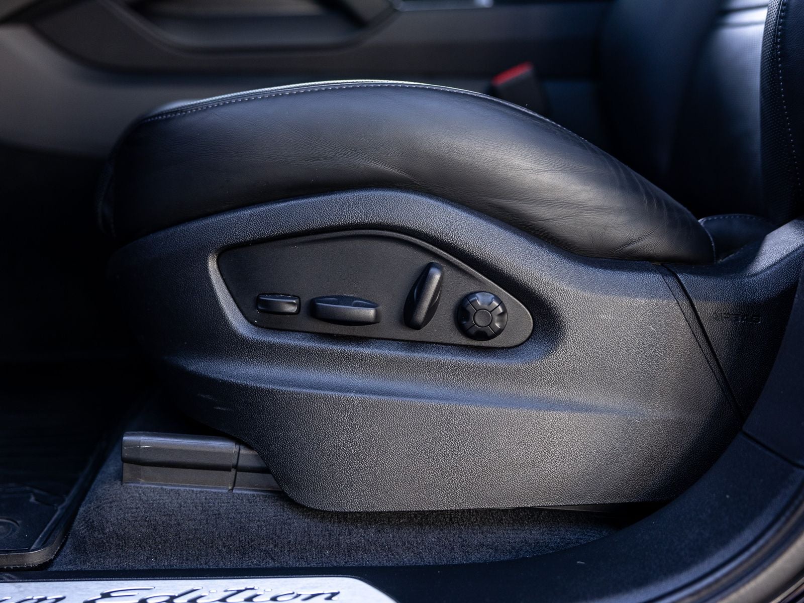 2023 Porsche Cayenne Coupe Platinum Edition