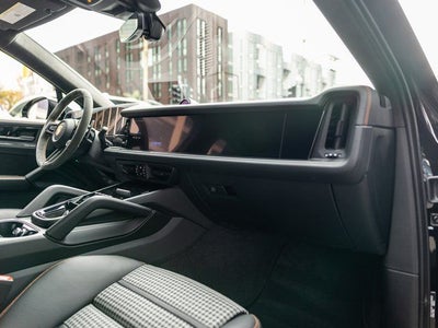 2025 Porsche Cayenne Cayenne GTS Coupe