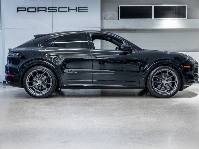 2025 Porsche Cayenne Cayenne GTS Coupe